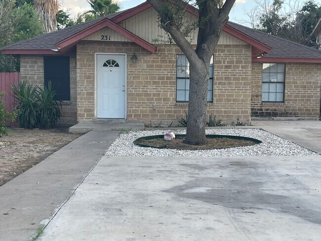 Building Photo - 231 Malaga Dr