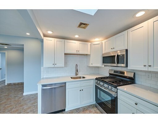 Building Photo - 251 Saratoga St