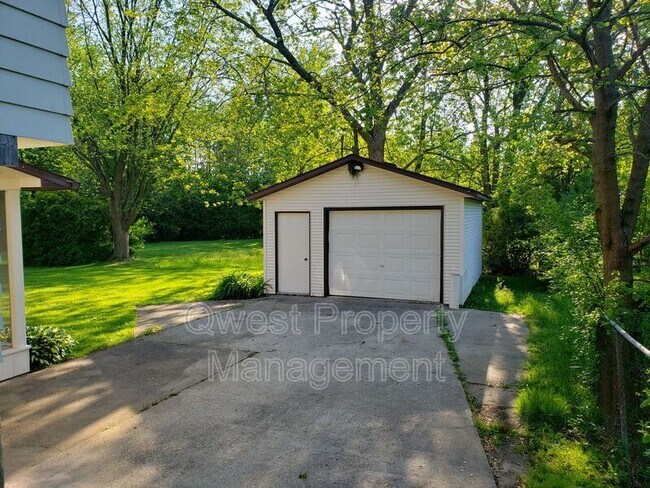 Building Photo - 2562 Ridgemoor Dr SE
