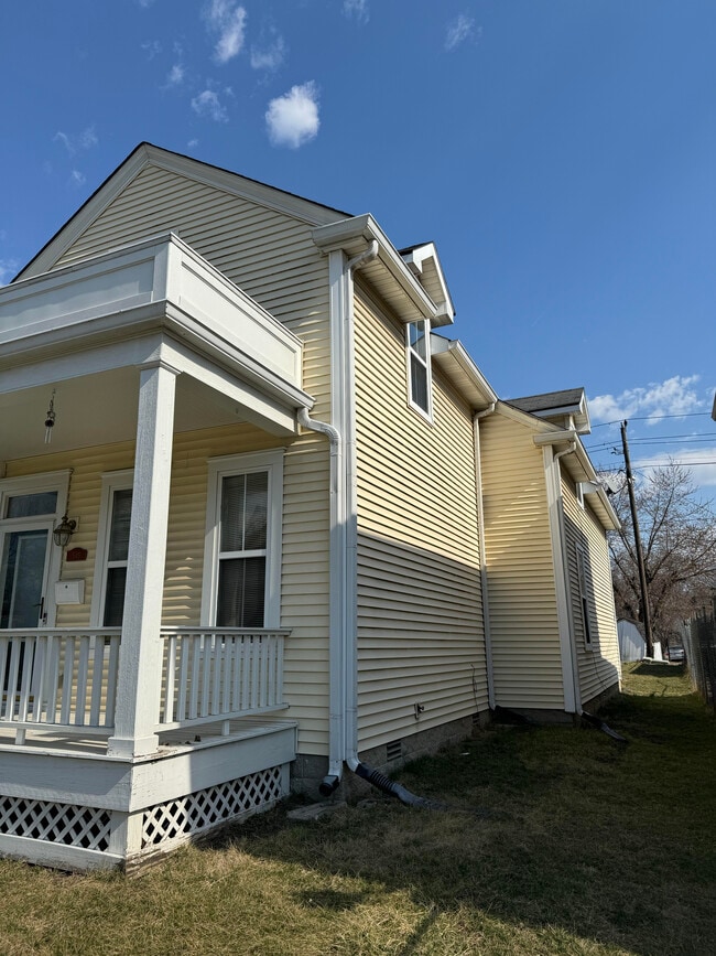 Foto del edificio - 549 N Belmont Ave