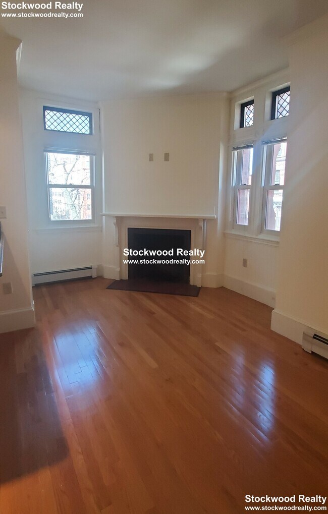 Foto del edificio - 195 Commonwealth Ave