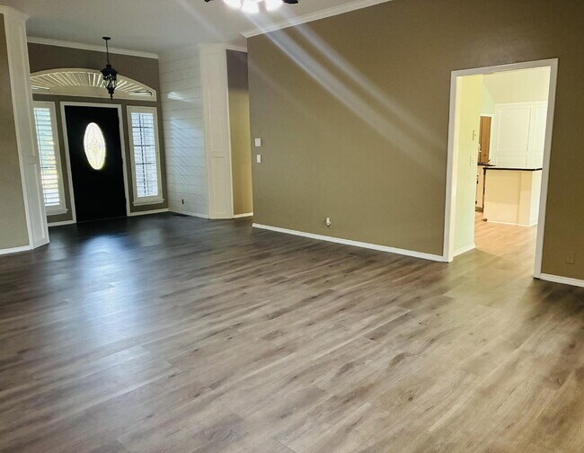 Foto del edificio - Beautiful Home in Westbury South Ready for Move-In!