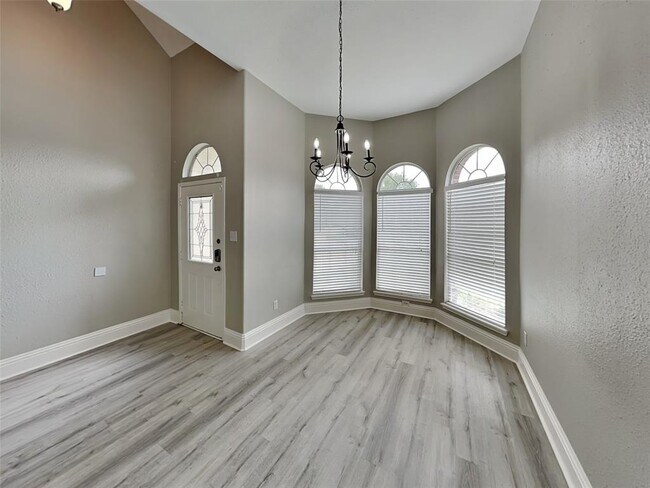 Building Photo - 18452 Sunrise Oaks Ct