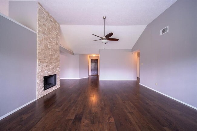 Building Photo - 2903 Avanti Dr