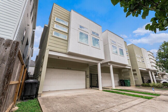 Foto del edificio - 2212 Hutchins St
