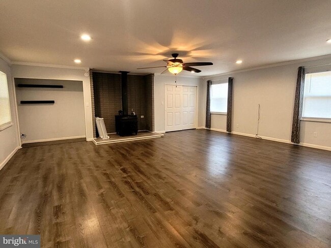 Building Photo - 6 Tudor Ct