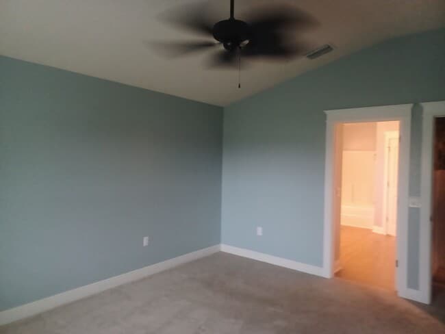 Building Photo - Spacious, Newly Remodeled  3 bedroom, 2 bathroom screened lanai GREAT LOCATION