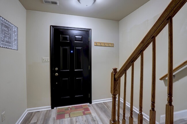 Foto del edificio - 3BD/2.2BA Fabulous End-Unit Townhome in Co...