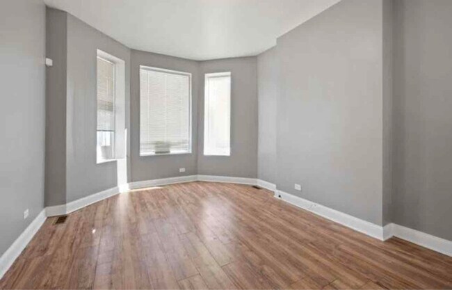 Foto del edificio - 6420 S Marshfield Ave