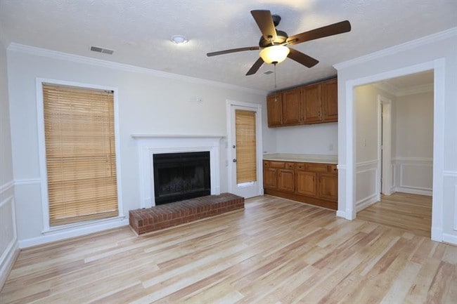 Building Photo - 4929 Willow Creek Dr