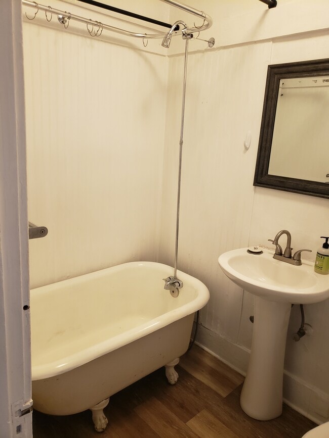 Clawfoot Bathtub - 333 W 9th St