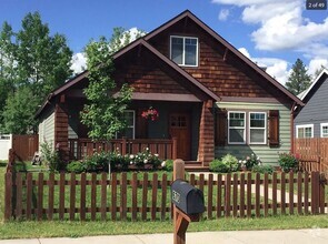 Building Photo - 670 Woodside Ln