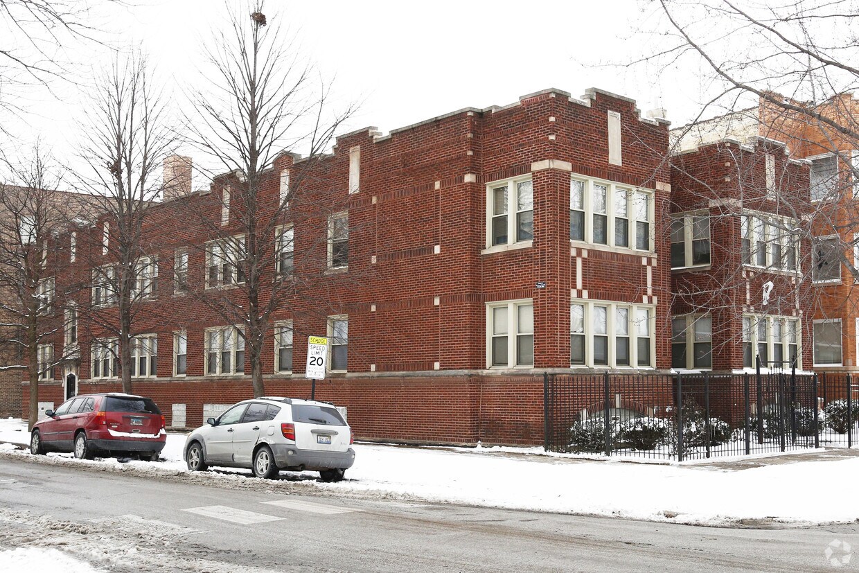 Foto principal - 8056-8058 S Bishop St