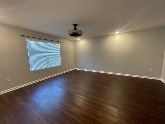 Building Photo - 1004 Limpkin St