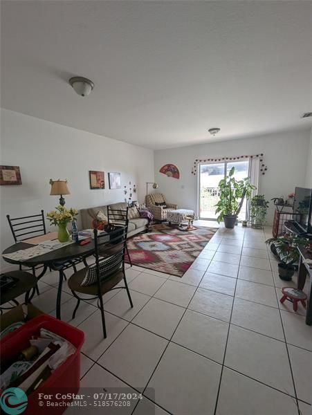 Foto del edificio - 1300 NE 109th St