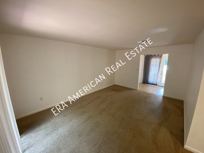 Foto del edificio - 1006 Pine Lake Dr
