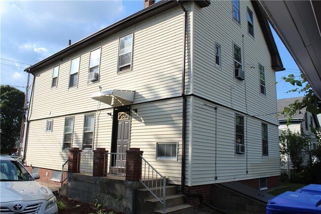 Building Photo - 49 Ivy St