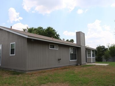 Building Photo - 6991 Sunset Village Dr