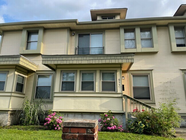 Foto del edificio - 651 East 21st St