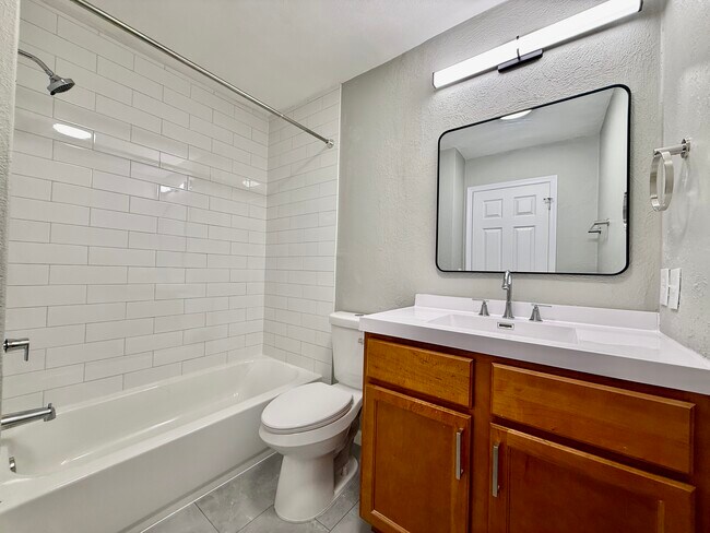 Foto del edificio - 823 N Cherry St