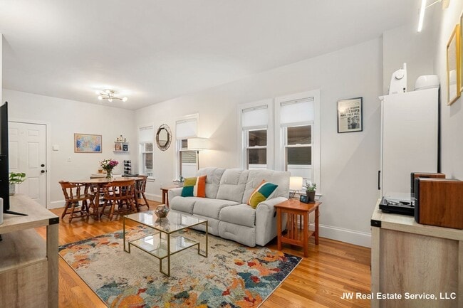 Building Photo - 6 Oakland St