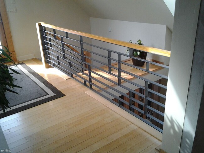 Building Photo - 2 br, 2 bath Duplex - 206 Goodrich Avenue ...