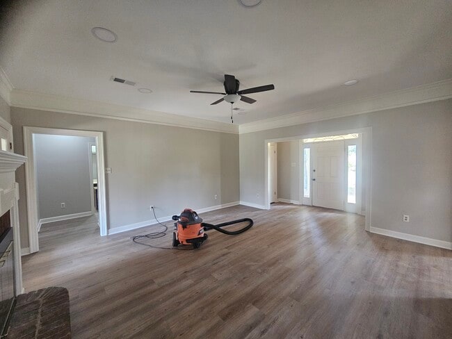 Large Living room - 7765 Whitten Point Cv