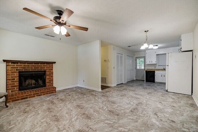 Photo - 112 Upland Ct House