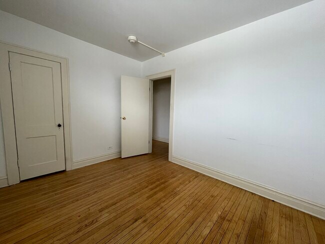 Foto del edificio - 28W573 Stafford Pl