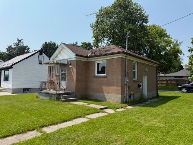 Building Photo - COZY 2 bedroom - Main Floor Unit ALL INCLU...