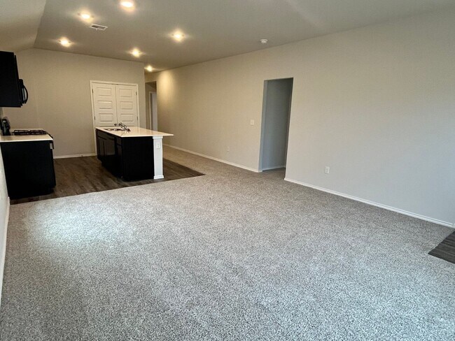Foto del edificio - Newer Construction 4 Bed, 2 Bath - Piedmont Schools