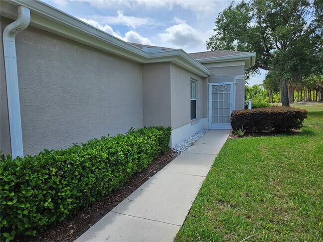 Foto del edificio - 2038 Grantham Greens Dr