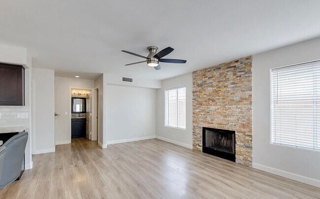 Foto del edificio - 7901 W March Brown Ave