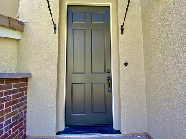 Building Photo - 10 Muller Pl