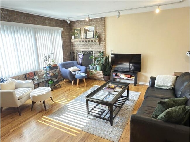 Photo - 715 W Diversey Pkwy Apartment