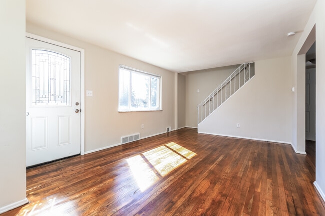 Building Photo - 137 College Park Dr