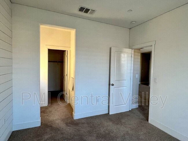 Building Photo - 1080 Mariners Dr
