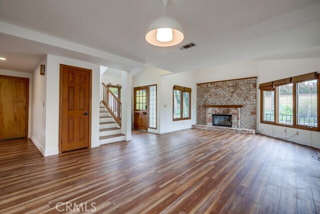 Foto del edificio - 645 Irvine Ave