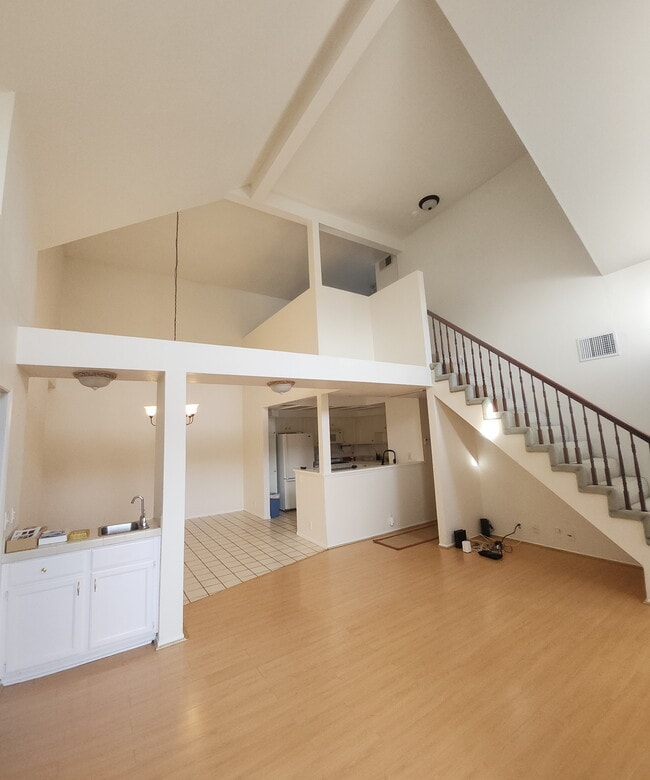 Building Photo - 5420 Sylmar Ave