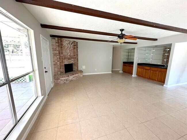 Building Photo - 18711 Long Trace Dr