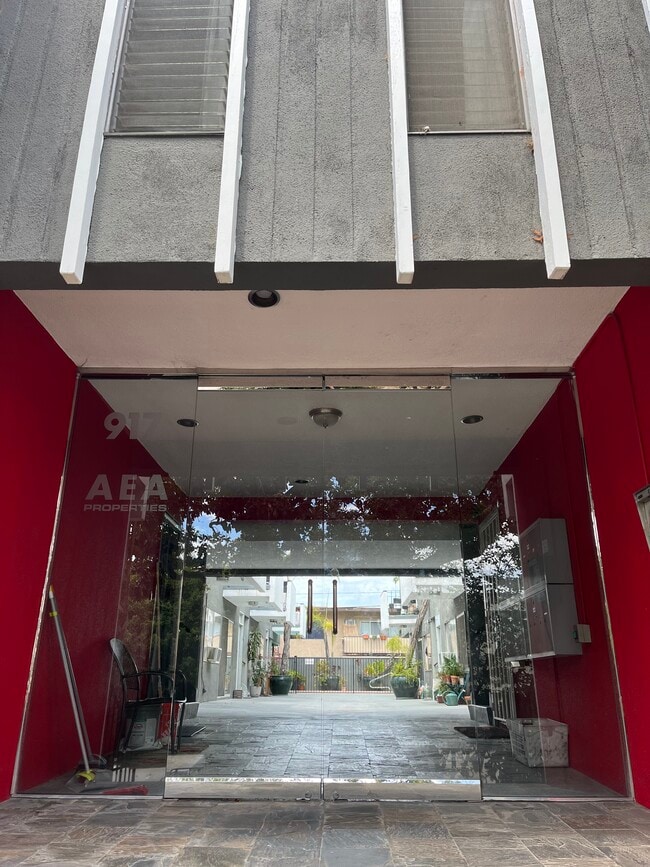 Building Photo - 917 N Curson Ave