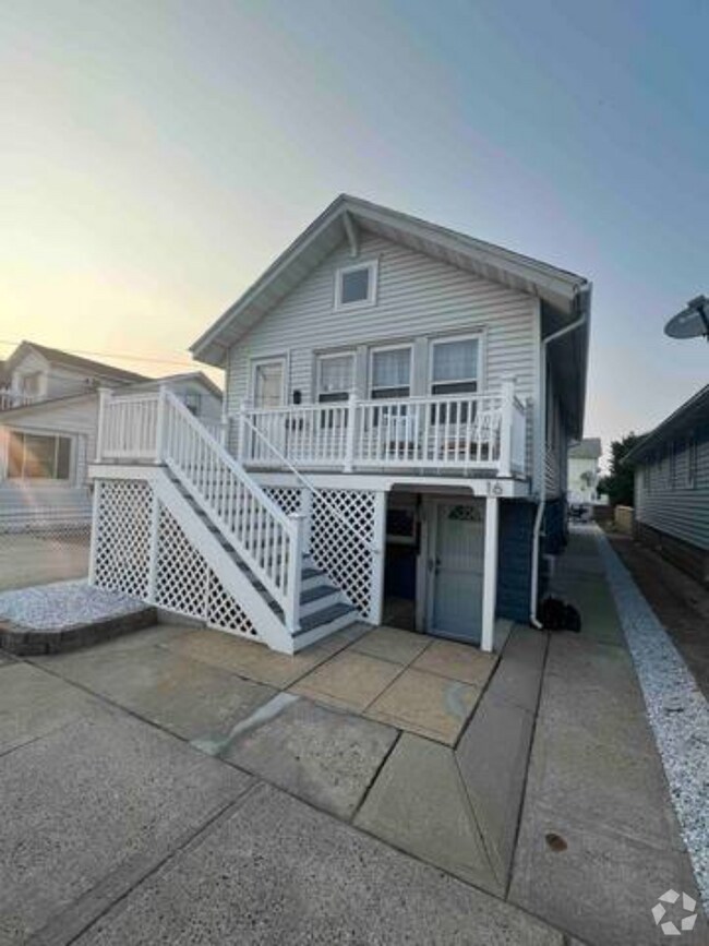 Apartments For Rent in South Seaside Park, NJ with a Living Room 1