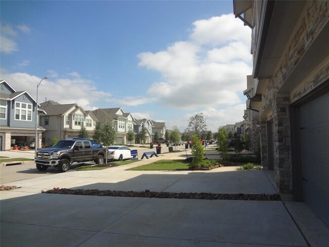Building Photo - 1638 Ryon Falls Dr