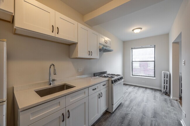 Building Photo - 7724 N Marshfield Ave