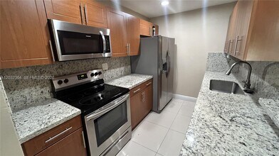 Building Photo - 10377 N Kendall Dr