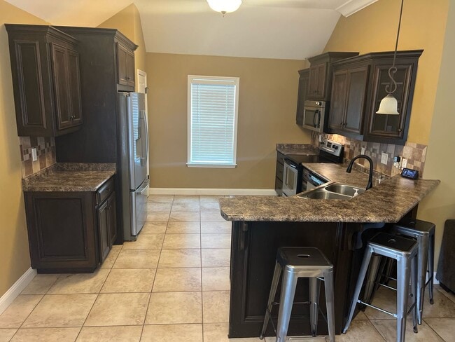 Building Photo - Charming Southern Living: Your Dream Home Awaits in Valdosta, Georgia!