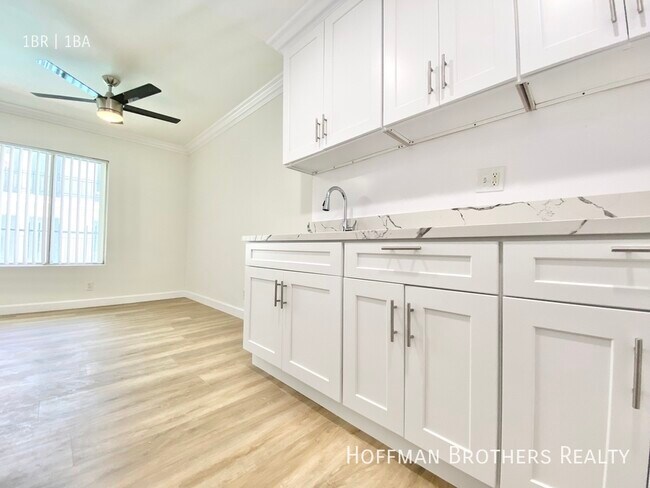 Foto del edificio - 20445 Saticoy St Winnetka, CA 91306