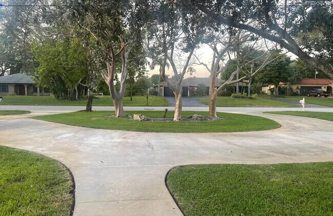 Building Photo - 3712 Lowson Blvd