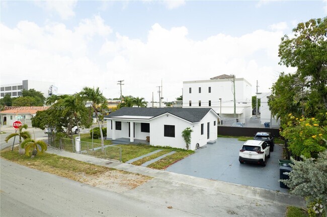 Building Photo - 6791 SW 25th St
