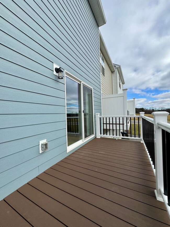 Foto del edificio - Modern 4 BR | 2.5 BA Townhome with Garage ...